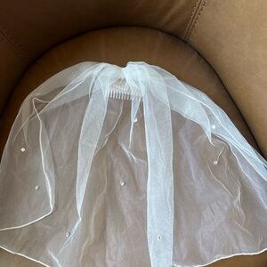 Short Blusher Bridal Veil with Rhinestones White Tulle Veil with Comb